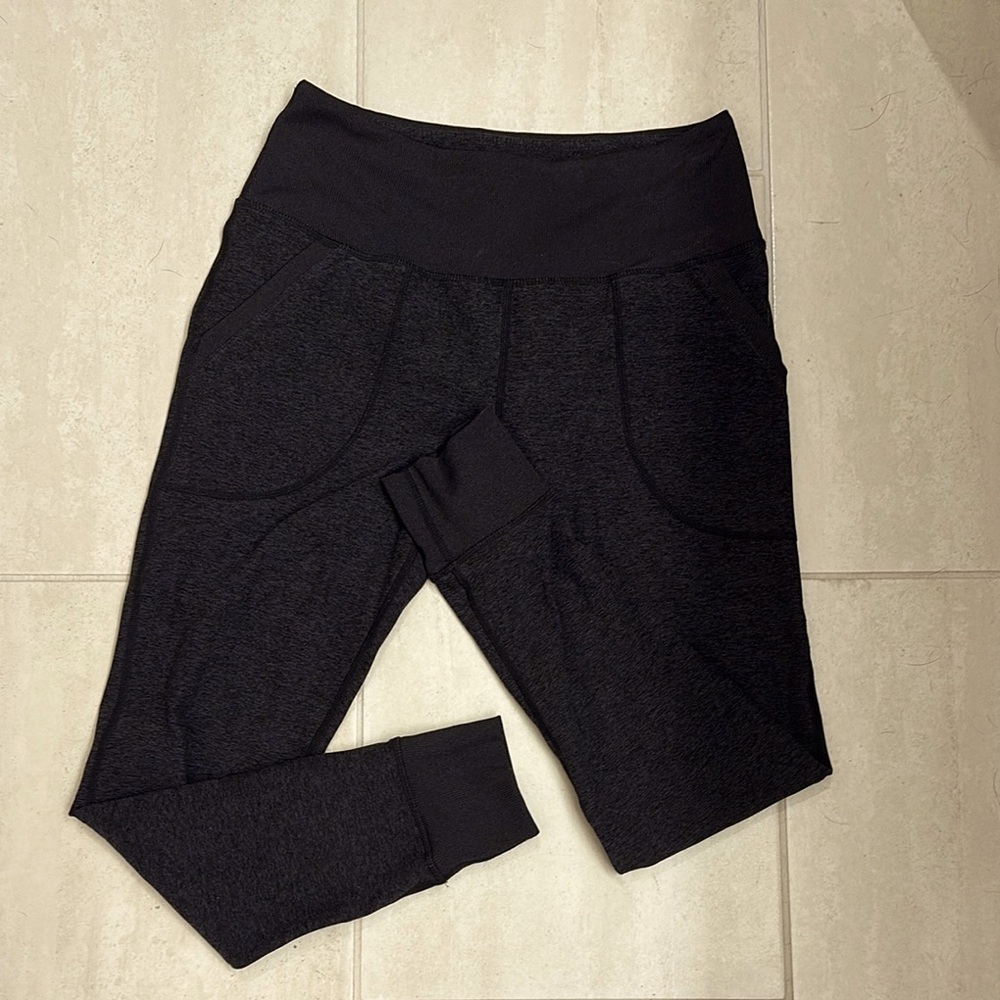 Zella by Nordstrom heather grey jogger-style leggings.